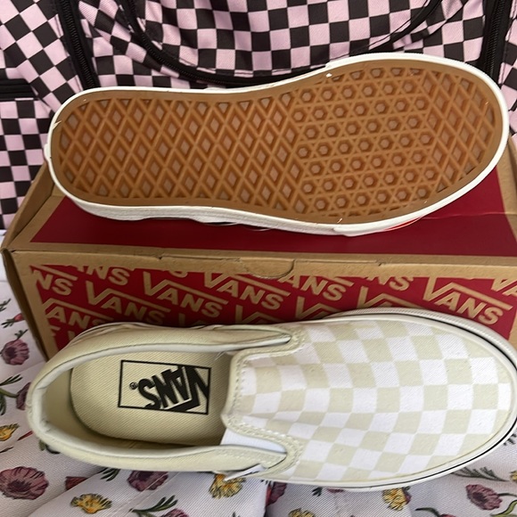 Vans WMNS CLASSIC SLIP-ON 
(CHECKERBOARD) BLUE FLOWER 
VN0A38F7QCL
Sneakers - Picture 4 of 16